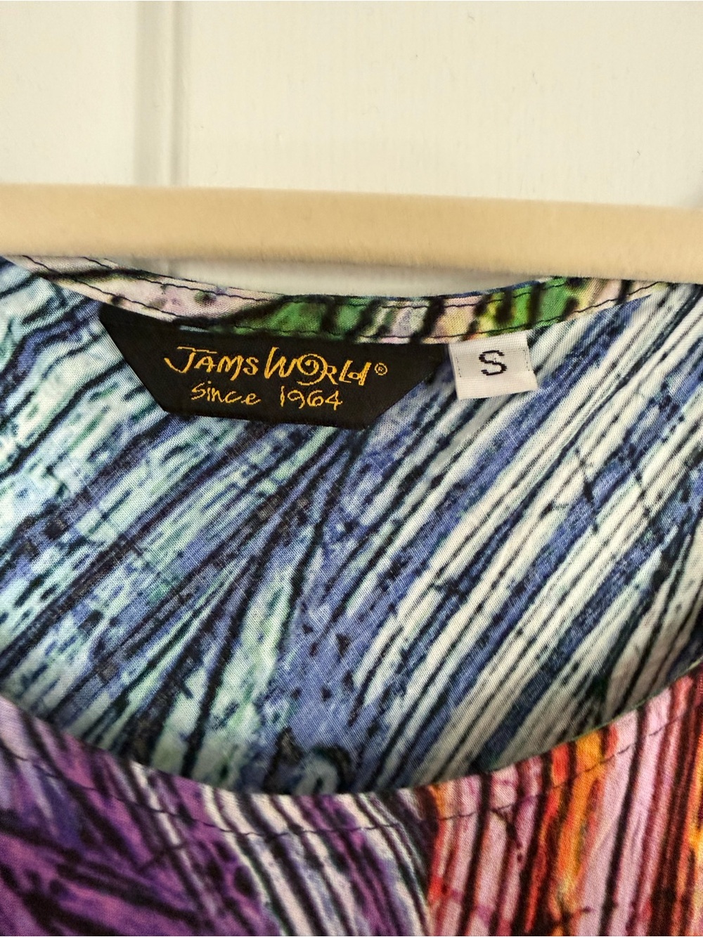 Jams World Vintage Hawaiian
Asymmetric Art to Wear Rainbow Tank - Picture 2 of 5